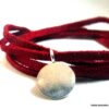 N1578a_Bracelet_femme_wrap_cordon_daim_rouge_medaille_argent_925_massif_NINANINA