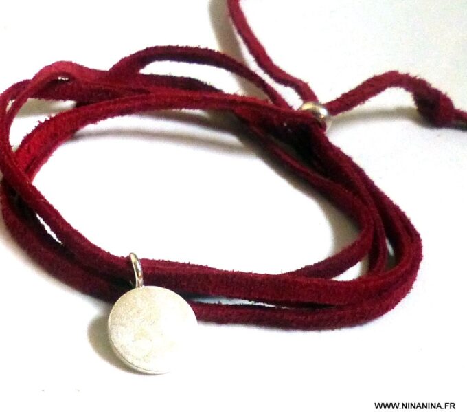 N1578c_Bracelet_femme_wrap_cordon_daim_rouge_medaille_argent_925_massif_NINANINA