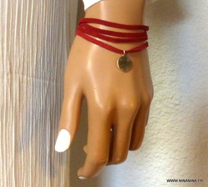 N1578j_Bracelet_femme_wrap_cordon_daim_rouge_medaille_argent_925_massif_NINANINA-1