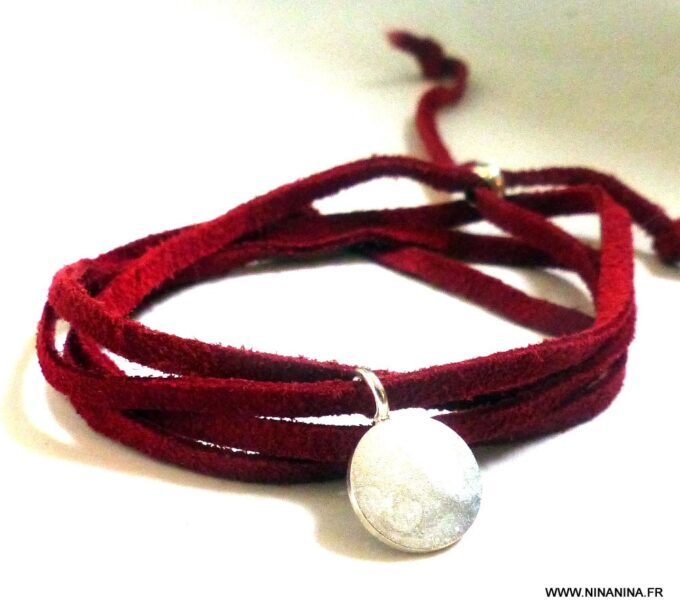 N1578k_Bracelet_femme_wrap_cordon_daim_rouge_medaille_argent_925_massif_NINANINA-1