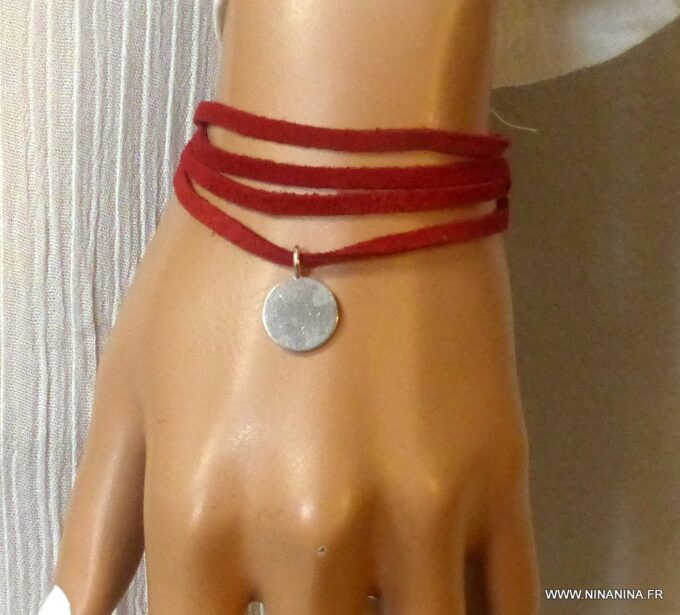 N1578l_Bracelet_femme_wrap_cordon_daim_rouge_medaille_argent_925_massif_NINANINA-1