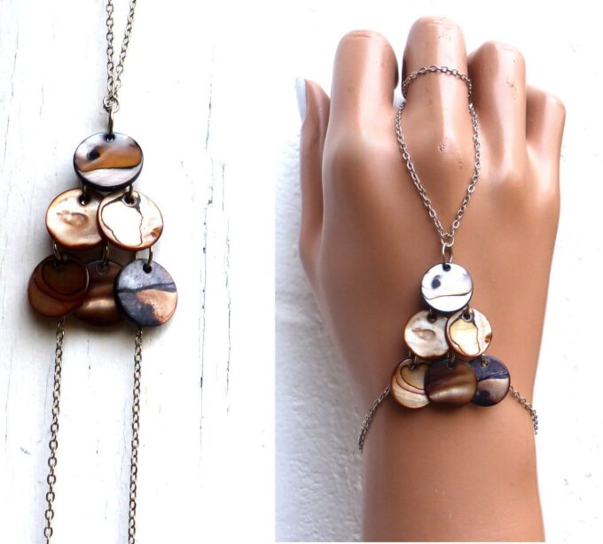 N1664b_Bracelet_bague_chaine_de_main_metal_argent_nacre_-_Bijoux_Chaines_en_ligne_Ninanina