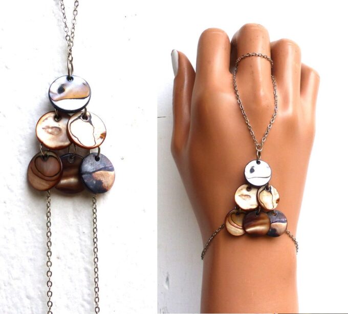 N1664f_Bracelet_bague_chaine_de_main_metal_argent_nacre_-_Bijoux_Chaines_en_ligne_Ninanina