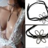 N1825d Collier cordon ras de cou femme grosse fleur argentée - Bijoux Colliers en ligne Ninanina