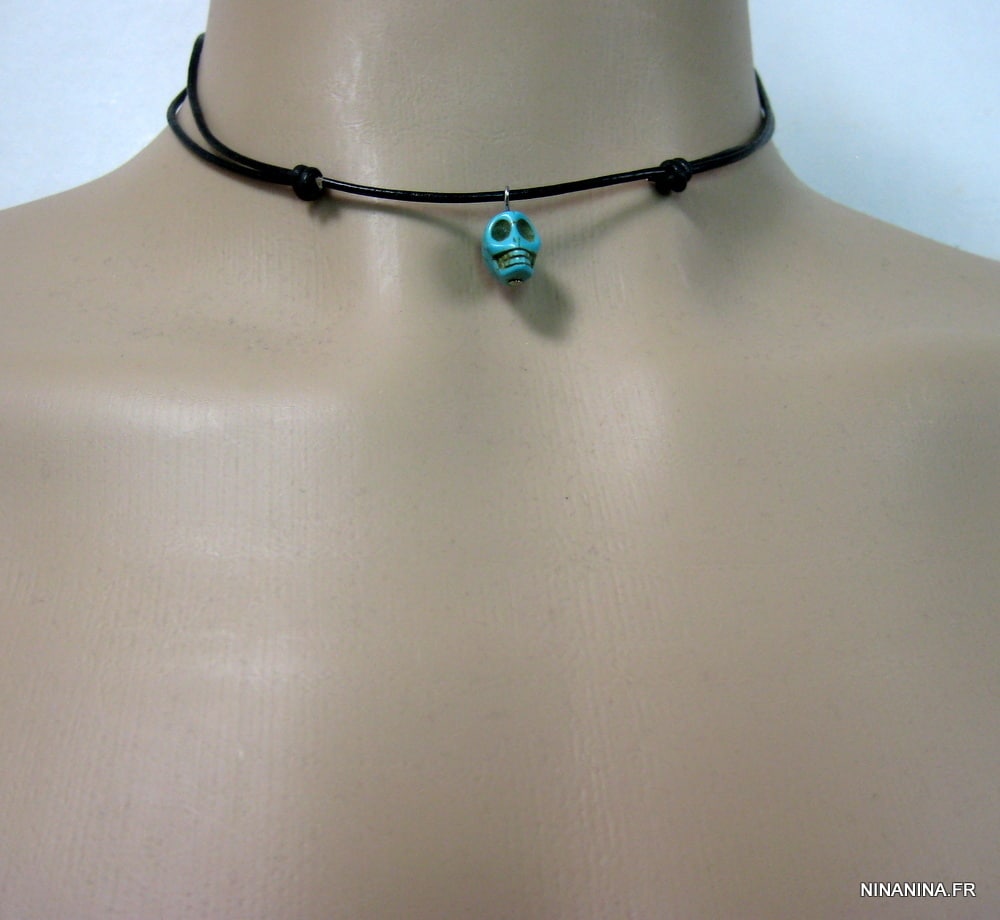 Collier tete de mort bleue turquoise cordon cuir réglable – Image 5