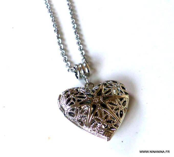 N1957C_Collier_femme_coeur_porte_photo_metal_argente_-_Bijoux_en_ligne_NINANINA