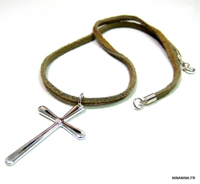 N2033TERd_collier_homme_daim_croix_plaque_argent