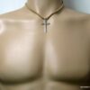 N2033TERh_collier_homme_daim_croix_plaque_argent