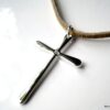 N2033tera_collier_homme_daim_et_croix_plaque_argent