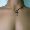 N2033terd_collier_cordon_daim_croix_argent