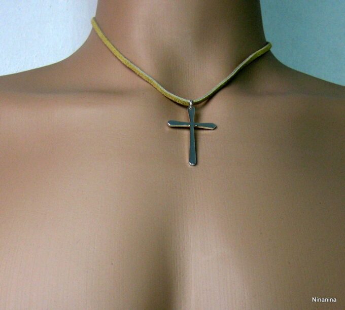 N2033terd_collier_cordon_daim_croix_argent