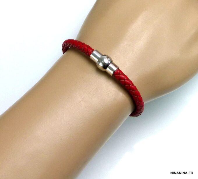 N2048tere_Bracelet_cuir_tresse_rouge_fermoir_boule_acier