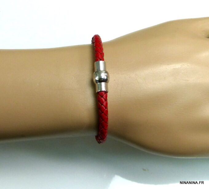 N2048terg_Bracelet_cuir_tresse_rouge_fermoir_boule_acier