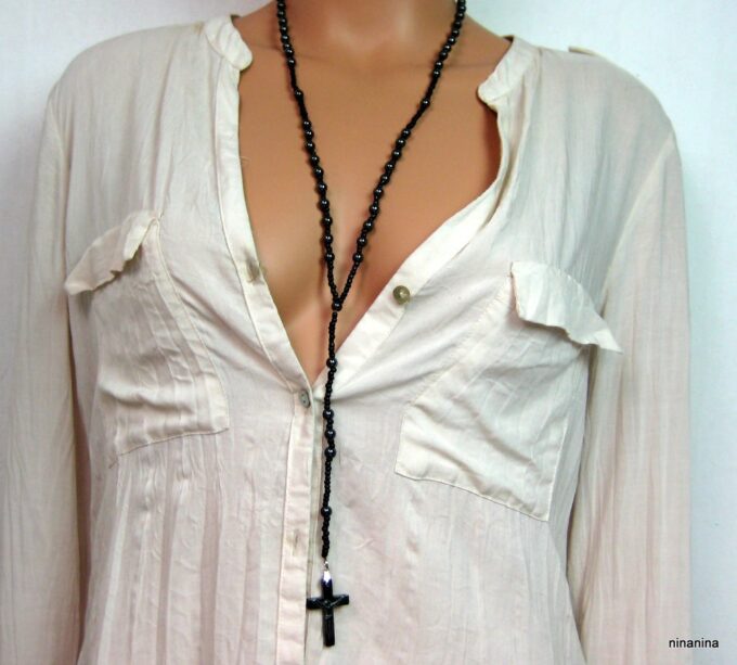 N2053TERl_chapelet_perles_noires
