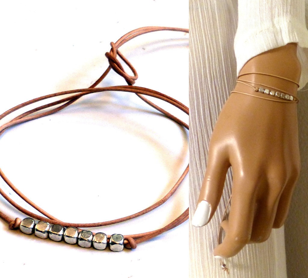 Bracelet wrap cordon cuir perles carrées