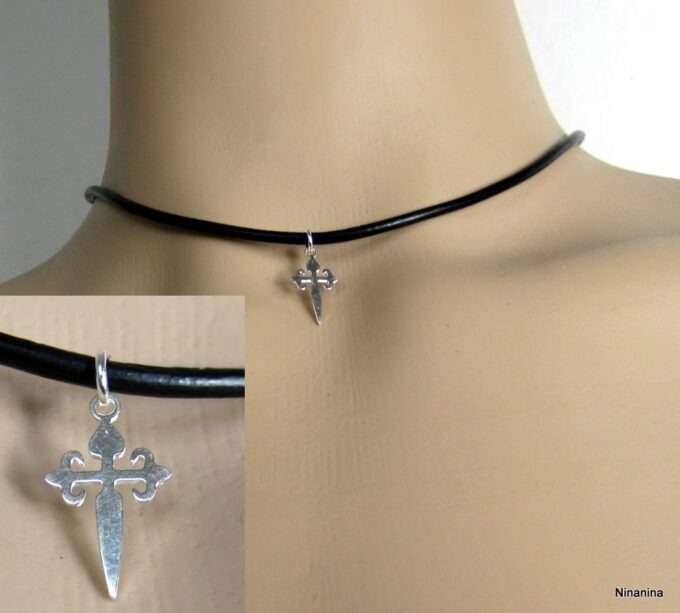 N2088tera_collier_cordon_cuir_et_croix_argent_massif