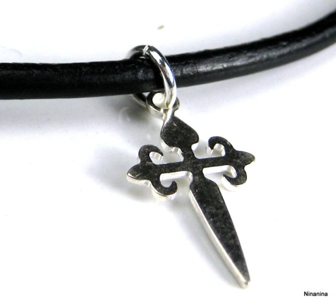 N2088terb_collier_cordon_cuir_et_croix_argent_massif