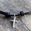 N2089b_Collier_homme_cordon_cuir_croix_argent_925_massif_NINANINA