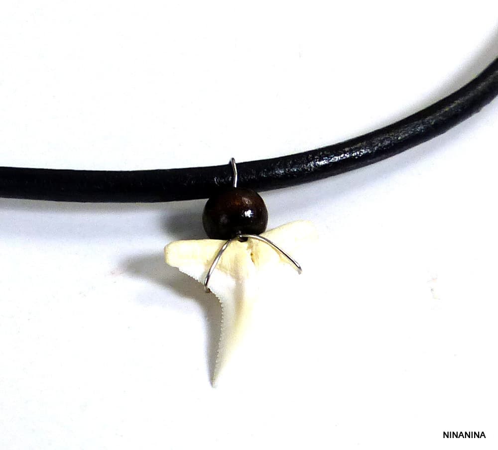 Collier Ethnique Pendentif Dent de requin véritable sur cordon cuir – Image 7
