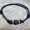 N2223D_Bracelet_homme_cordon_cuir_et_perles_en_bois_NINANINA