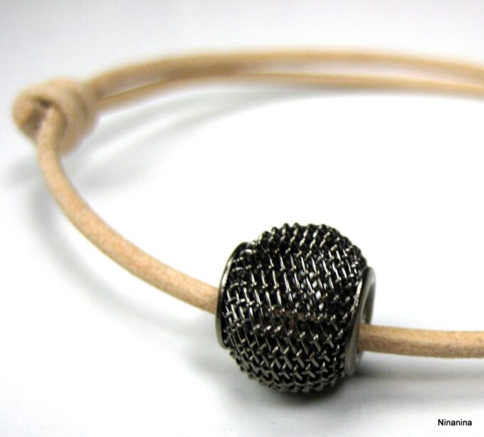 N2266tera_bracelet_cordon_cuir_et_perle_noire