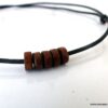 N2280C_Collier_homme_cordon_cuir_rondelles_de_bois_-_Bijoux_Colliers_en_ligne_NINANINA