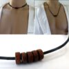N2280_Collier_homme_cordon_cuir_rondelles_de_bois_-_Bijoux_Colliers_en_ligne_NINANINA-1
