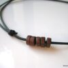 N2280ter_collier_cuir_et_perles_bois