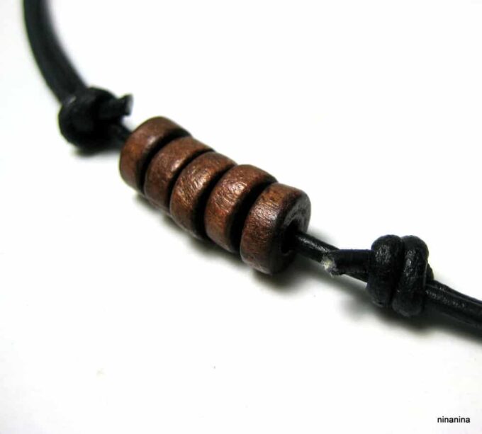 N2280tera_collier_cordon_cuir_et_rondelles_bois