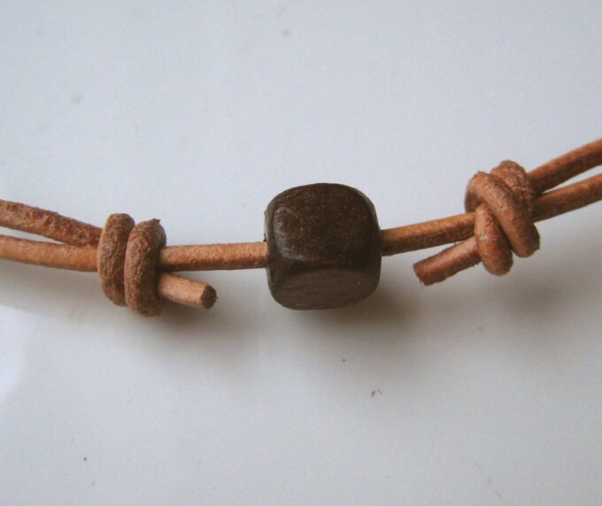 N2308a_collier_homme_cuir_et_perle_bois