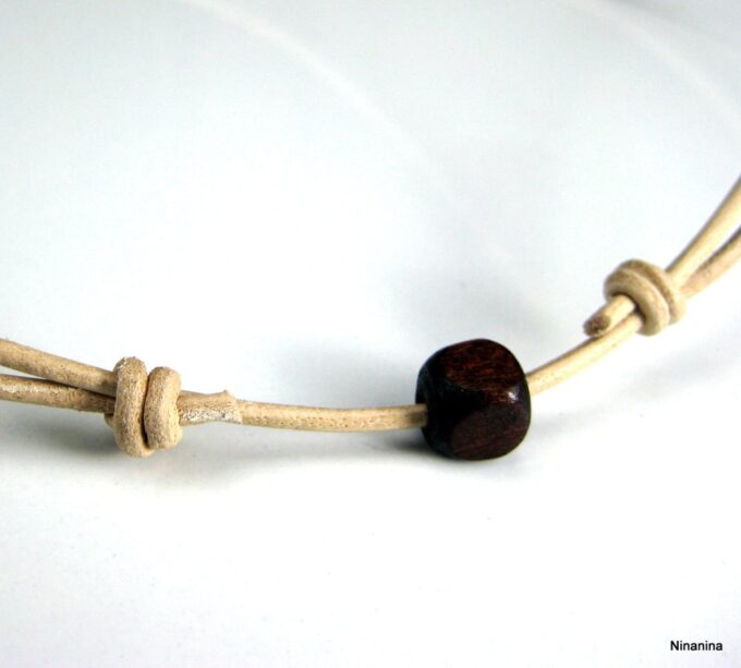 N2308terf_colier_cordon_cuir_et_perle_bois