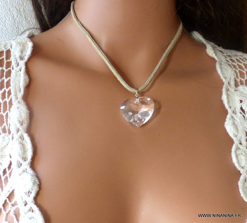 Pendentif coeur swarovski blanc collier cordon daim Pendentif coeur swarovski blanc collier cordon daim