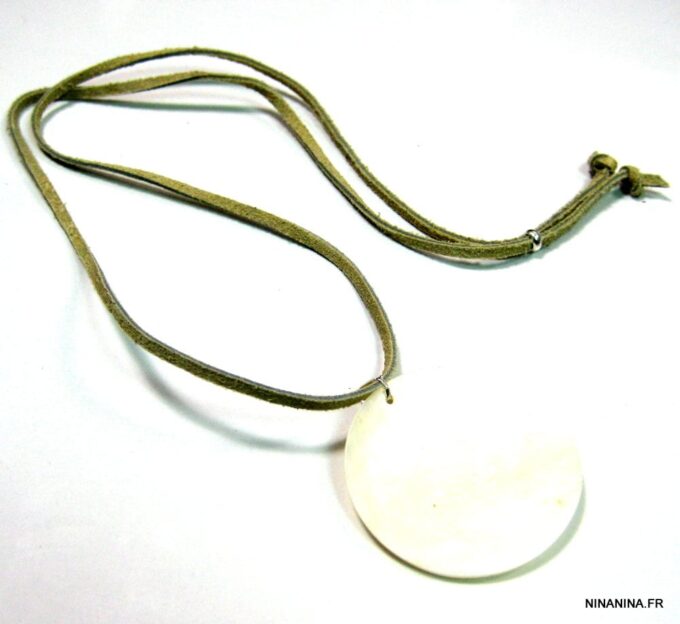 N2347tera_collier_cordon_daim_nacre_blanche