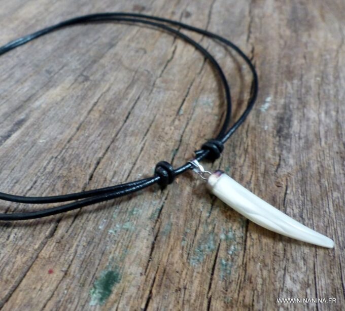 N2379a_Collier_homme_cordon_cuir_dent_de_tigre_nacre_-_Bijoux_Colliers_en_ligne_Ninanina