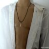 N2379b_Collier_homme_cordon_cuir_dent_de_tigre_nacre_-_Bijoux_Colliers_en_ligne_Ninanina