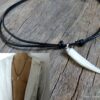 N2379e_Collier_homme_cordon_cuir_dent_de_tigre_nacre_-_Bijoux_Colliers_en_ligne_Ninanina
