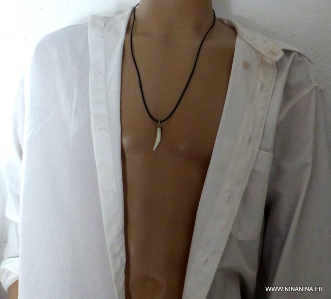 N2379j_Collier_homme_cordon_cuir_dent_de_tigre_nacre_-_Bijoux_Colliers_en_ligne_Ninanina