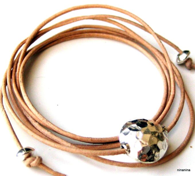 N2391_bracelet_cordon_cuir_et_perle_argent_massif_martele