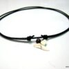 N2438terb_collier_cordon_cuir_dent_de_requin