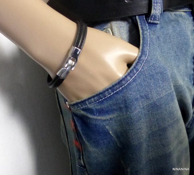 N2439terf_Bracelet_homme_cuir_demi-rond_noir_surpique_fermoir_metal_argent