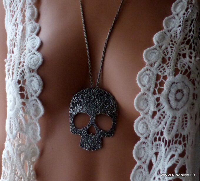 N2449e_Collier_femme_long_-_sautoir_tete_de_mort_metal_argent_-_Bijoux_Colliers_boheme_en_ligne_ninanina-1