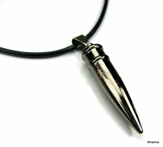 N2469tera_collier_cordon_cuir_et_balle_de_revolver