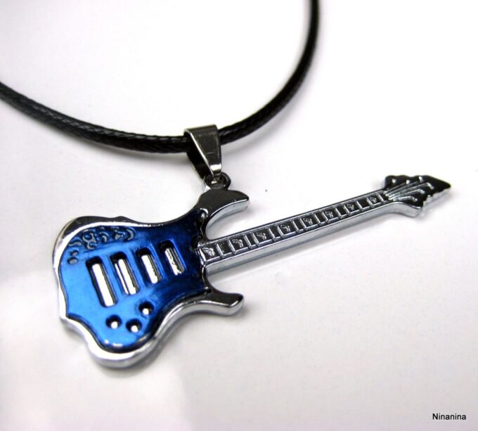 N2471ter_collier_cordon_guitare_bleue