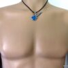 N2471terb_Collier_homme_cordon_guitare_bass_bleue