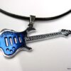 N2471terb_collier_cordon_guitare_bleue