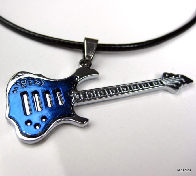 N2471terb_collier_cordon_guitare_bleue