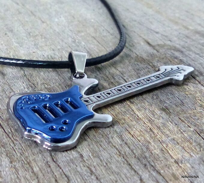 N2471terc_Collier_homme_cordon_guitare_bass_bleue