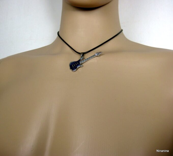 N2471terg_collier_cordon_guitare_bleue