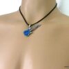 N2471terl_Collier_homme_cordon_guitare_bass_bleue