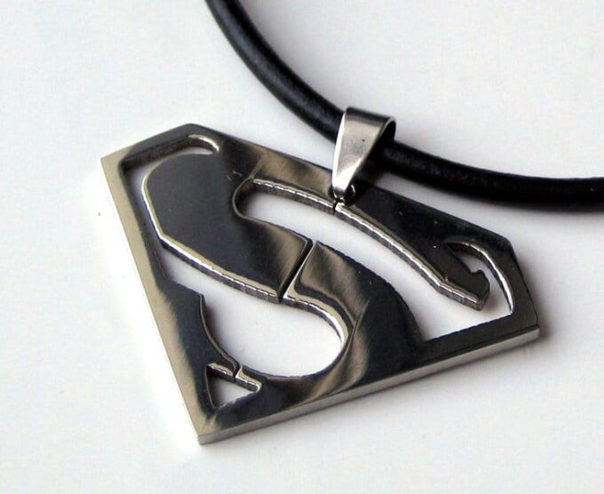 N2481a_collier_homme_superman_cuir_argent.